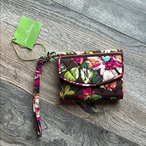 NWT Vera Bradley super smart wristlet English rose